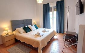 Georgia'S Cozy Apartment In Koukaki